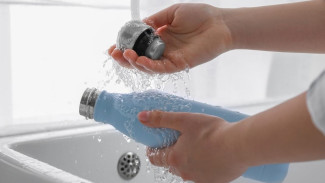 Bebas Bau dan Jamur! 7 Tips Mencuci Botol Minum yang Sering Diabaikan