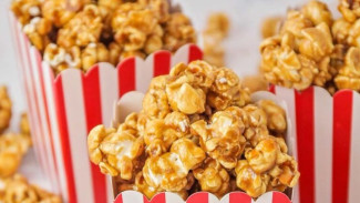 Rahasia Membuat Popcorn Karamel Renyah, Manis, dan Tidak Lengket Seperti di Bioskop