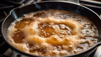 Minyak Goreng Berbusa Saat Memasak? Jangan Panik, Ini 3 Cara Mudah Mengatasinya!