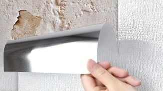 Susah Lepas Wallpaper Dinding Rumah? Pakai Cara Ini, Cuma Modal Air, Dijamin Gak Bikin Pusing