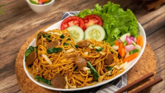 Aromanya Bikin Perut Keroncongan, Ini Resep Mie Goreng ala Chef Handal