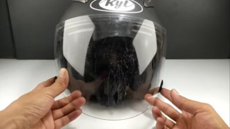 Kaca Helm Baret Ganggu Pandangan? Gini Cara Bersihkannya, Cuma Modal Ini, Tapi Hasilnya Seperti Baru Lagi