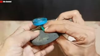 Unik! Tutup Botol Air Mineral dan Garam Bisa Jadi Solusi Sandal Jepit Putus, Ini Caranya