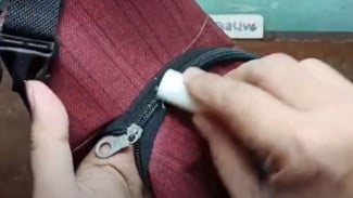 Resleting Seret? Cuma Modal Lilin Seribuan, Tas dan Jaketmu Langsung Lancar Seperti Baru Lagi!