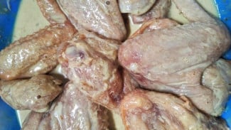 Jangan Skip Langkah Ini! Berikut Cara Marinasi Ayam Agar Juicy dan Lembutnya Bikin Nagih!