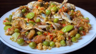 Resep Cumi Asin Campur Ikan Peda, Gurih Pedasnya Bikin Nambah Nasi Terus Bun!
