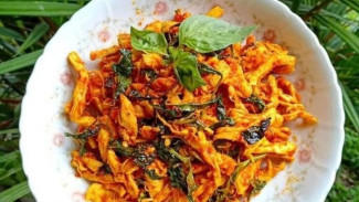 Inspirasi Sarapan Simpel! Ayam Cincang Kemangi Ala Chef Devina Hermawan yang Gurih dan Wangi Rempah