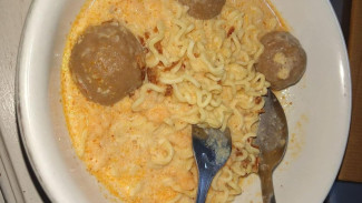 Resep Mie Instan Kuah Susu Pedas: Hidangan Anak Kos yang Mewah Bagi Mereka yang Pernah Lelah