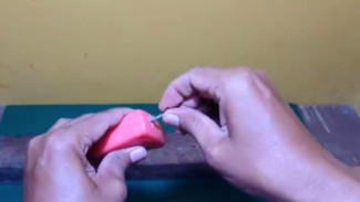 Cara Cerdas Memasang Baut pada Kayu Keras dengan Sabun Mandi, Wajib Dicoba!