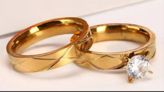 Jurus Jitu Bersihkan Cincin Emas Kusam, Dijamin Berkilau dan Bisa Lebih Mahal