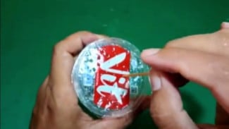 Cuma Gelas Bekas dan Selang, Bisa Bikin Pancuran Air Kran Anti Ciprat Ala Hotel Mewah di Rumah!