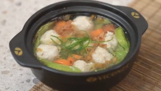 Resep Sup Bola-bola Ayam, Sajian Makan Siang yang Lezat Menyegarkan