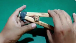 Ternyata Kayu Bekas Bisa Disulap Jadi Sahabat Olahraga! Tangan Lebih Sehat, Begini Caranya!