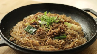 Cuma 15 Menit! Rahasia Sohun Ayam Claypot Super Lezat yang Bikin Keluarga Nambah Terus