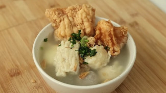 Cari Hidangan Lezat Murah Meriah? Coba Bikin Bakso Cuanki Ayam Pakai Tips Ini!