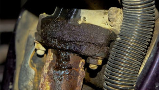 Sekali Oles Langsung Mulus! Ini Cairan Ajaib yang Mampu Bersihkan Motor dari Noda Oli
