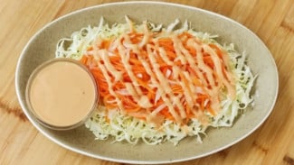 Pecinta HokBen Wajib Coba! Ini Rahasia Salad Crunchy Asam Manis yang Bikin Nagih!