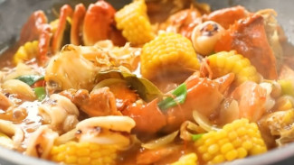Rahasia Membuat Seafood Saus Padang Asam Manis, Gak Kalah dari Restoran Mahal!