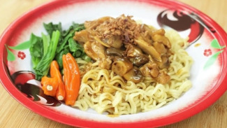 Ingin Makan Mie Instan Lebih Nikmat? Coba Indomie Ayam Jamur yang Ekonomis Ini!