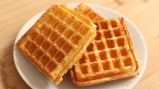 Ingin Waffle Garing Tapi Fluffy dan Empuk Kopong? Yuk Bikin Sendiri Pakai Tips Ini!