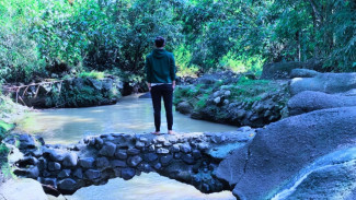 Viral! Sungai Cadas Malang Dawuan, Hidden Gem Air Berwarna Biru
