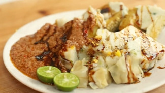 Ingin Siomay Khas Bandung Tahu Bakso Spesial? Coba Tips Pakai Sambal Kacang Ini!