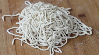 Membuat Mie Kenyal Super Lezat Tanpa Telur di Rumah Cukup Pakai Tangan