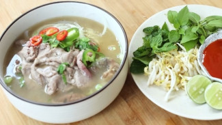 Pho Mie Daging Sapi Vietnam Pakai Bahan Lokal, Kaldu Gurih Maksimal!