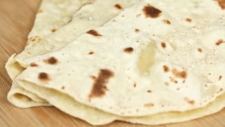 Dijamin Anti Sobek! Begini Cara Buat Kulit Kebab, Praktis Cuma Pakai 4 Bahan!