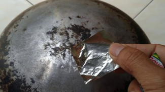 Trik Ajaib Plastik Penyedap Ini Bikin Panci Bocor Langsung Nempel Rapat Lagi!