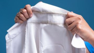 Gila! Cuma Modal Dapur, Baju Putih Bernoda Kuning Bisa Kinclong Lagi Tanpa Ke Laundry