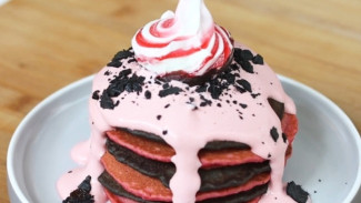 Rahasia Black Pink Pancake Lembut dan Kenyal, Pakai Es Krim Makin Juara