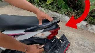 Pakai Cairan Ini, Jok Motor yang Macet Bisa Langsung Kebuka Tanpa Harus ke Bengkel!