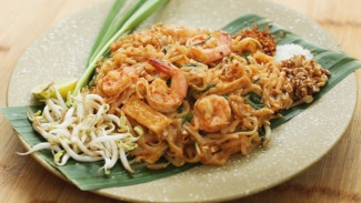 Ingin Kwetiau Goreng Ala Thailand Jadi Gurih Lezat? Rahasianya di Saus Pad Thai!