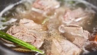 Daging Kurban Masih Bau Prengus dan Kurang Empuk? Ini Tips Ampuh Sekali Rebus!