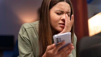 Bahaya Main Handphone Sebelum Tidur: Bisa Picu Tekanan Darah Tinggi