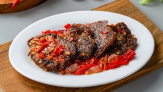 Dendeng Sapi Balado Pedas Lezat dan Tahan Berbulan-bulan, Begini Cara Buatnya!