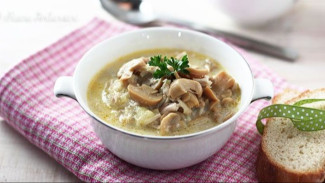 Bosan Makan Daging Kurban Melulu? Coba Sup Ayam Jamur Lezat Ala Restoran Ini