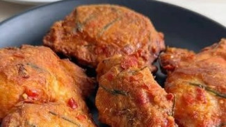 Resep Ayam Goreng Terasi Daun Jeruk, Campuran antara Terasi dan Daun Jeruknya Bikin Gak Mau Berhenti Makan!