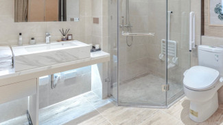 Mau Bersihkan Kamar Mandi Tanpa Disikat? Begini Caranya, Simple Banget!