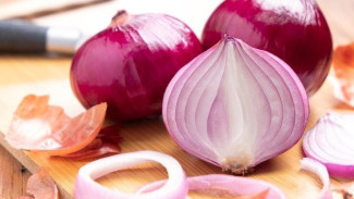 Trik Unik Kupas Bawang Tanpa Pedih, Gampang Anti Drama!