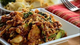 Rujak Petis Buatan Sendiri Tapi Rasanya Zonk Terus, Ternyata Begini Caranya!