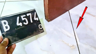Plat Nomor Bekas Disulap Jadi Alat Sakti! Pintu Macet Langsung Mulus Seperti Baru