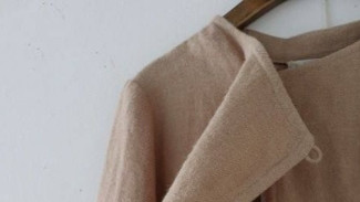 Nggak Perlu Jahit! Sulap Baju Sobek Jadi Utuh Cuma Pakai Benda Ini