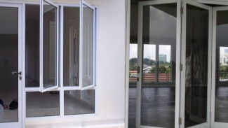 Wajib Coba! Kusen Aluminium Kotor Kembali Kinclong dalam Sekejap dengan Cairan Ini
