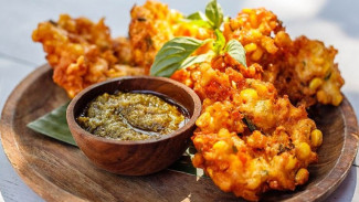 Ingin Lauk Gurih Renyah? Coba Buat Bakwan Jagung Pakai Tips Ini, Pasti Istimewa!