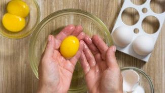 Top Banget! Ini Cara Paling Praktis Memisahkan Kuning dan Putih Telur, Dijamin Anti Gagal
