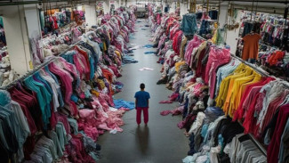Kenapa Fast Fashion Jadi Biang Kerok Kerusakan Lingkungan? Simak Penjelasannya