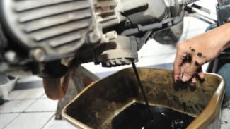 Punya Oli Bekas Jangan Dibuang! Gunakan untuk Ini, Hasilnya Luar Biasa