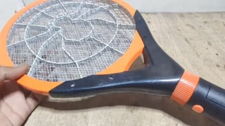 Bikin Nyamuk Kocar-kacir! Begini Cara Perbaiki Raket Nyamuk Mati Hanya Modal Transistor dan Baterai
